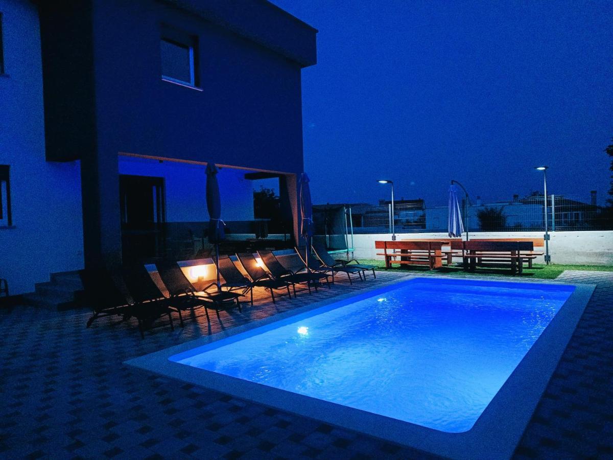 Villa Nikolina - Luxury Villa With 5 Bedrooms And Swimming Pool Vodnjan Exteriör bild