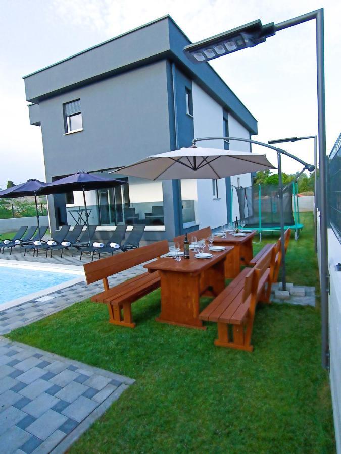 Villa Nikolina - Luxury Villa With 5 Bedrooms And Swimming Pool Vodnjan Exteriör bild