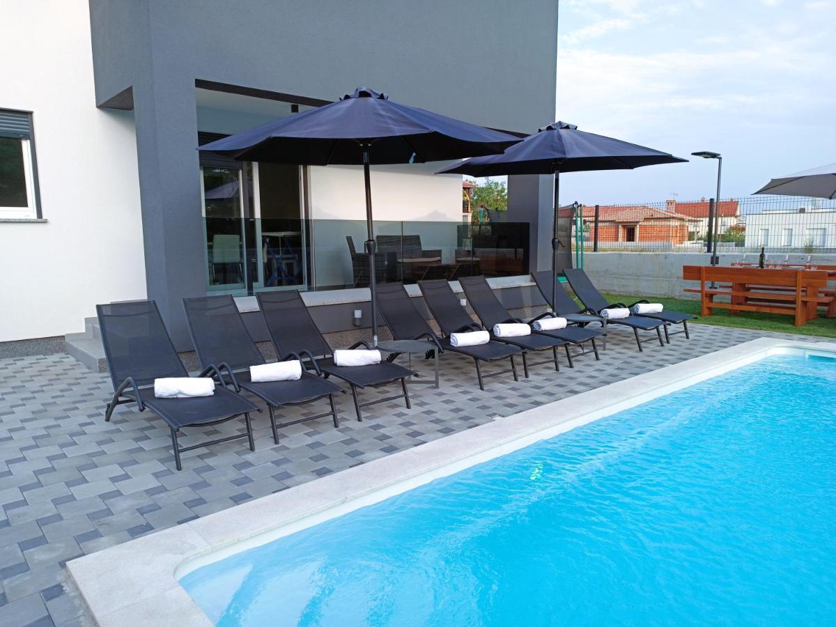 Villa Nikolina - Luxury Villa With 5 Bedrooms And Swimming Pool Vodnjan Exteriör bild