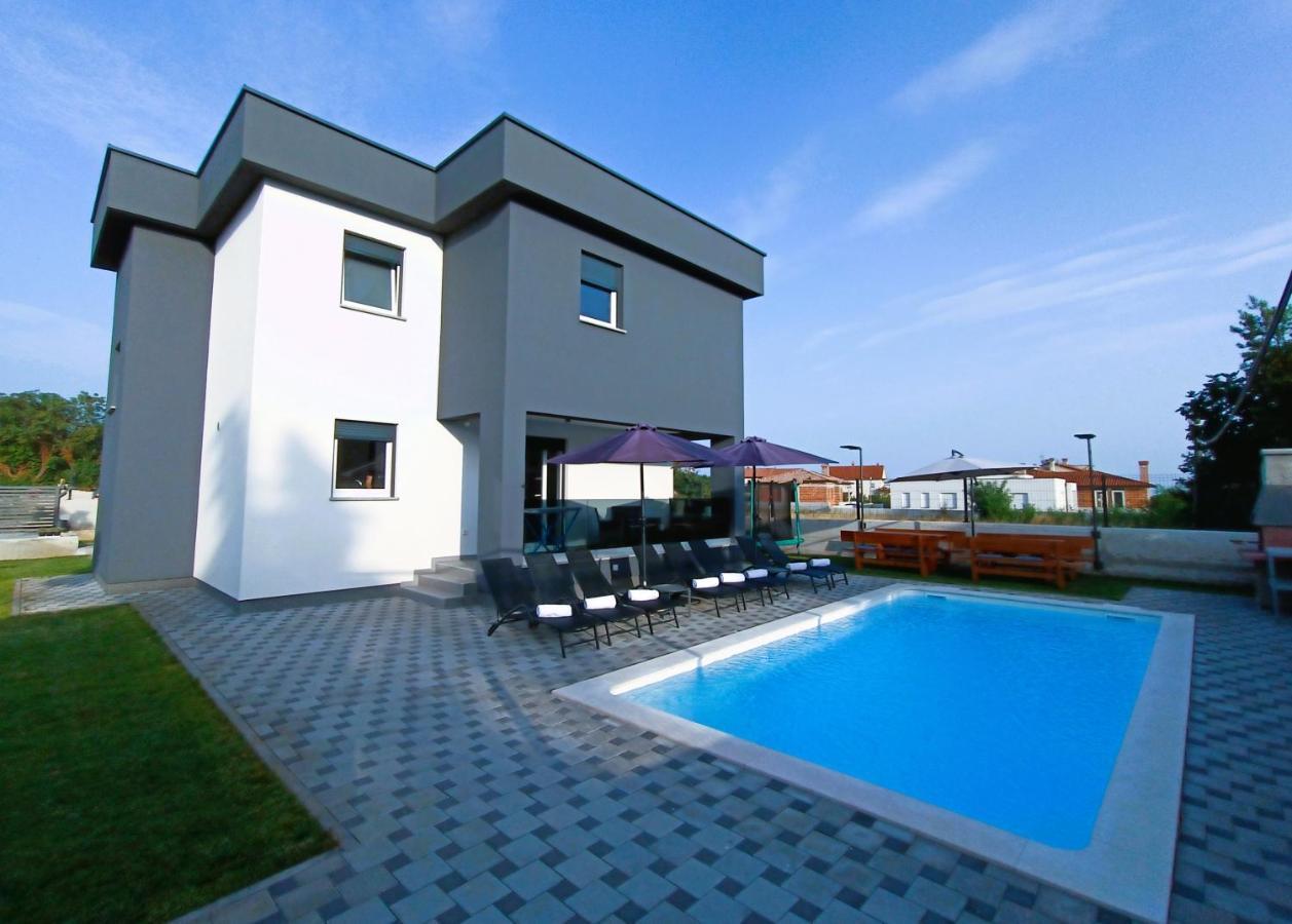 Villa Nikolina - Luxury Villa With 5 Bedrooms And Swimming Pool Vodnjan Exteriör bild